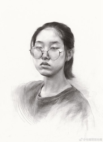 优秀女青年素描头像作业点评 女青年素描头像画法教程