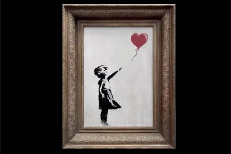 价值104万英镑的艺术品“气球女孩”在交易时自毁了