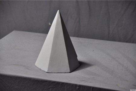 石膏几何:六角金字塔超高清图片